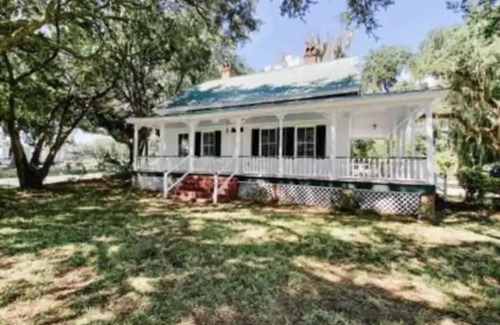 Burton House | Southern Charm | Sleeps 4!