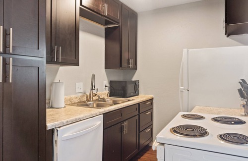 Central Arlington Apartment | Southern Comfort ★3/4 Mile from AT&T Stadium