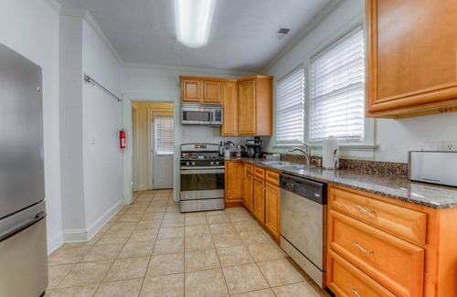 Vollintine-Evergreen House | Southern Comfort: 3BR Home in the Heart of Memphis