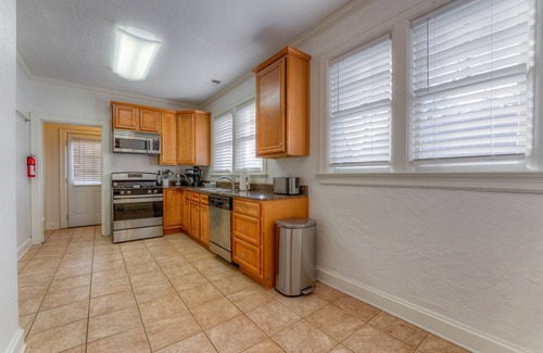 Vollintine-Evergreen House | Southern Comfort: 3BR Home in the Heart of Memphis