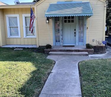 Monte Vista House | Southern Comfort 4 Bedroom Cottage