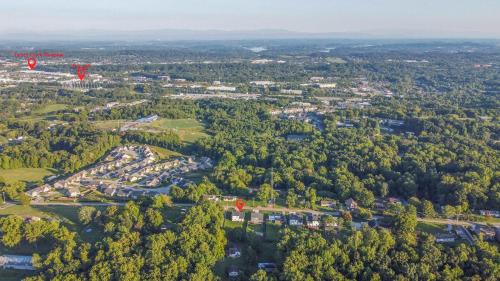 Ashley Oaks House | Southern Comfort- Knoxville Family Getaway