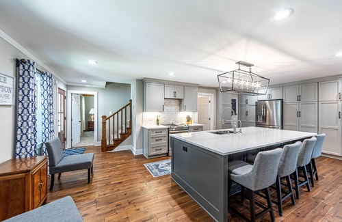 Lake Oconee House | Southern Comfort Pretty as a Peach