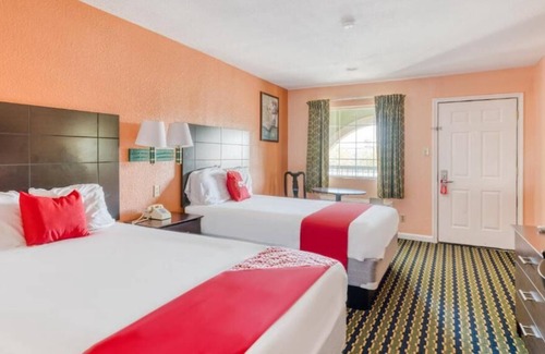 Channelview House | Southern Comfort Retreat in Channelview! Pets Allowed, Free Parking!