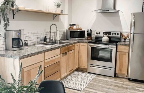 Medford Apartment | Southern Comfort -Modern Guest House with Private Hot Tub & Loft