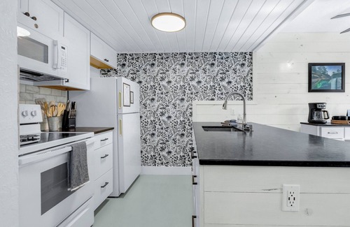 Wimberley Condo | Southern Daze I Walk to Jacob's Well & Morrow Park