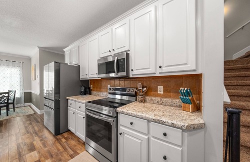 Warner Robins House | Southern Delight-4 Bed Room-7 beds- Private Backyard-Great for Larger Groups
