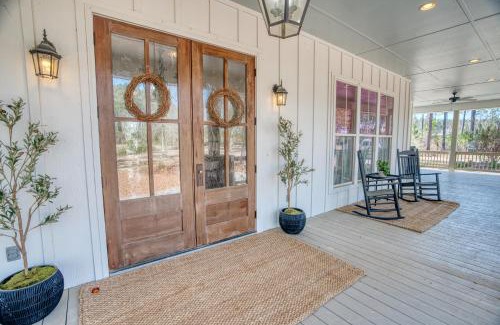 Moultrie House | Southern Farm House 4 Br 4 Bath