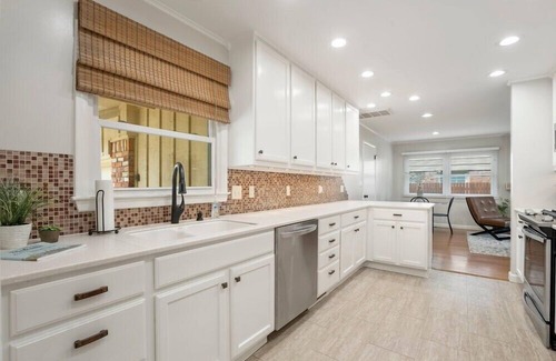 Tulsa House | Southern Hills Stunner! 3bd/2bth