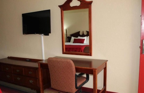 Perry House | Southern Hospitality! Comfy Unit, Parking