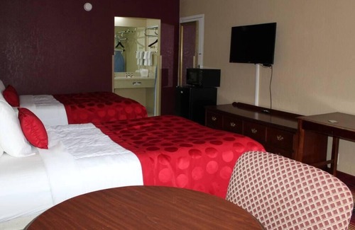 Perry House | Southern Hospitality! Comfy Unit, Parking