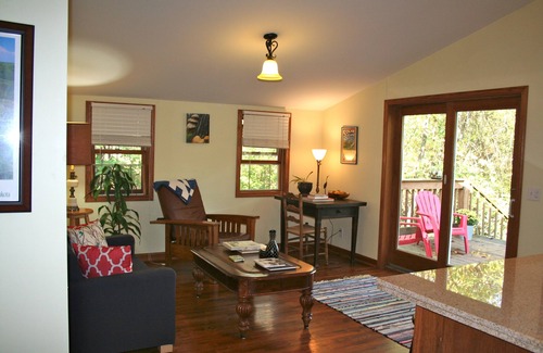 Cobden House | Southern Illinois Private Cottage