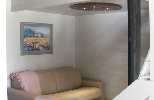 Ansouis Apartment | Southern luberon studio .