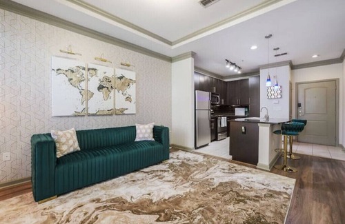 Dunwoody Apartment | Southern Luxury in North Atlanta!