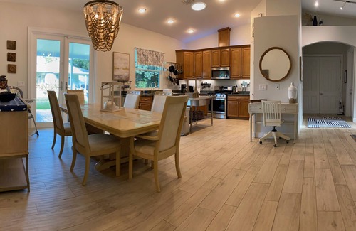 Jupiter House | Southern Memories - Buttonwood: Dog friendly, quiet fenced yard