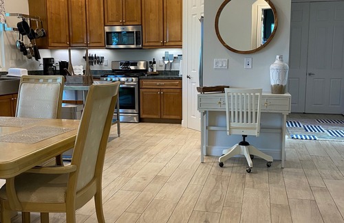 Jupiter House | Southern Memories - Buttonwood: Dog friendly, quiet fenced yard