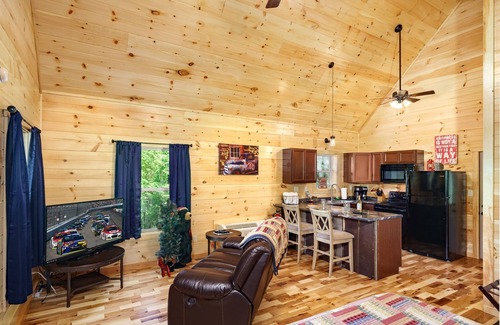 Gatlinburg Cabin | Southern Nights-Sweetheart of a Studio