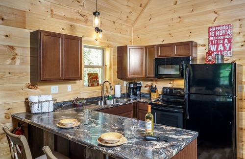 Gatlinburg Cabin | Southern Nights-Sweetheart of a Studio