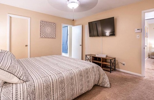 Huntsville House | ▨Southern Oasis▧ Ping Pong/Fiber Wifi/4 Beds