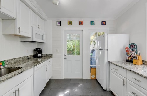 Downtown House | Southern Palms by Brightwild Pool Parking