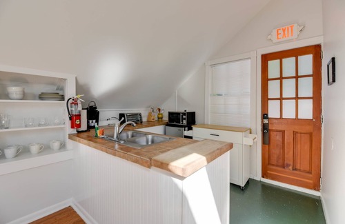 Downtown House | Southern Palms by Brightwild Pool Parking