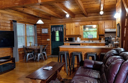 Warm Springs Cabin | Southern Serenity - Peaceful cabin minutes to Callaway Gardens. Pet-friendly!