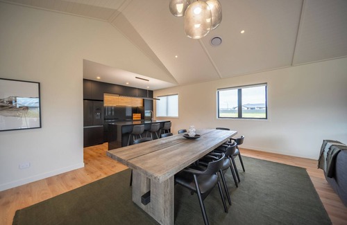 Te Anau House | Southern Solace - Te Anau Holiday Home