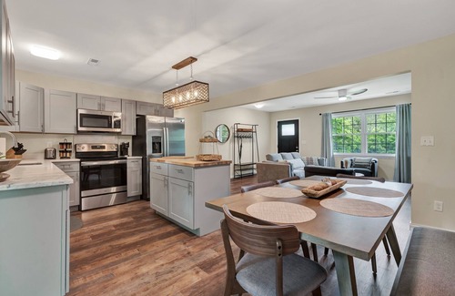 Collegedale House | Southern Stay. Comfortable 3-bed, 2-bath renovated home with new furnishings.