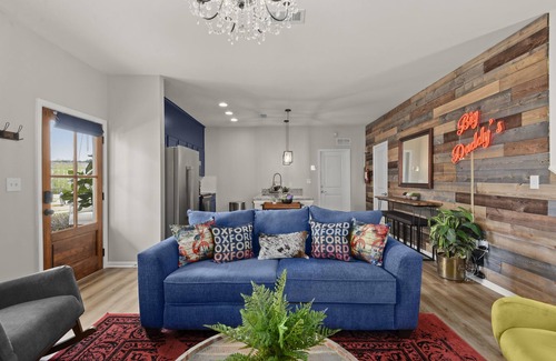 Oxford House | Southern Style Home! 4 Luxe K Suites+Shuttle POOL!