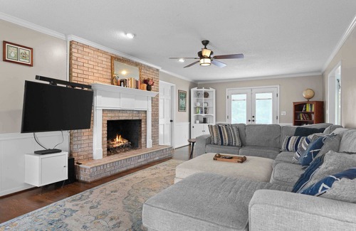 Easley House | Southern Sunshine Retreat