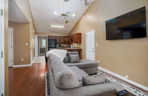 Tuscaloosa House | Southern Tides- 2.5 miles to UA- 2BR/2BA