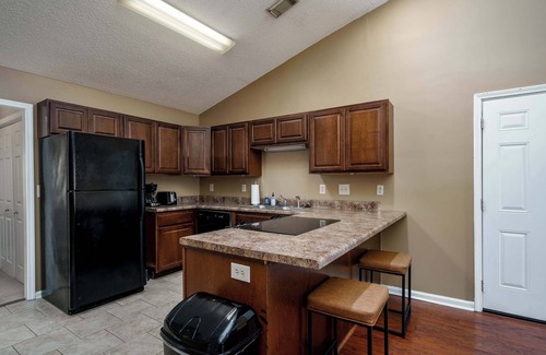 Tuscaloosa House | Southern Tides- 2.5 miles to UA- 2BR/2BA