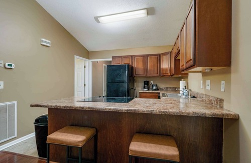Tuscaloosa House | Southern Tides- 2.5 miles to UA- 2BR/2BA