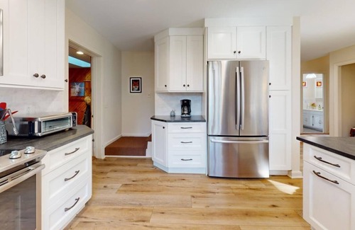 Arlington House | Southern Vermont Cottage - Read Our Arbnb reviews - 4.9!