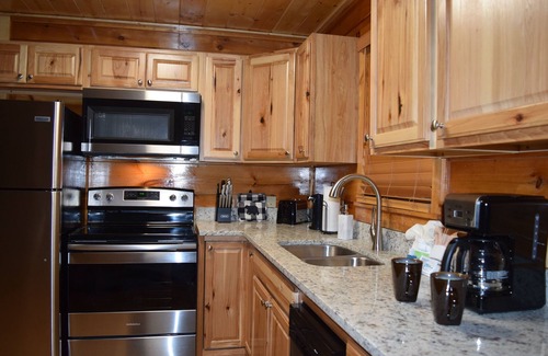 Gatlinburg - Pigeon Forge Cabin | Southern Vieux Too Loft bedroom 1.5 baths honeymoon cabin with Loft Mt. View