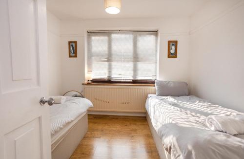 Swindon House | Southernwood House Long Stays Free Parking WiFi