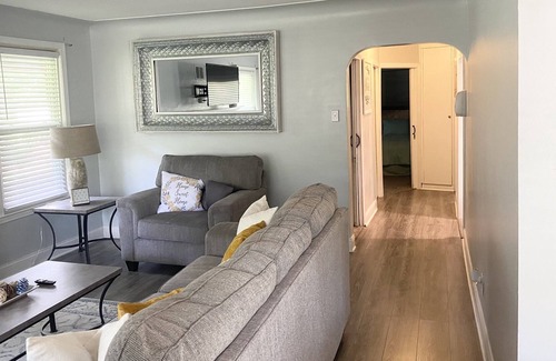 Southfield House | Southfield home perfect for large families/pool table & Theatre room!