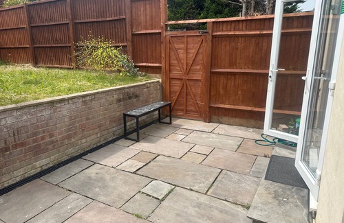 Southgate House | Southgate Home - Sleeps 14 - Parking - Central