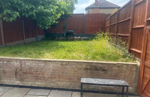 Southgate House | Southgate Home - Sleeps 14 - Parking - Central