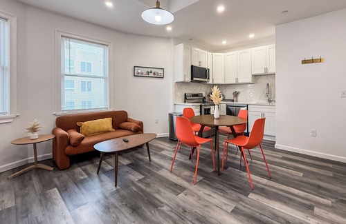 Columbus Park - Andrew Square Apartment | Southie! 2Bedroom, Washer/Dryer in unit!