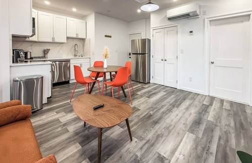 Columbus Park - Andrew Square Apartment | Southie! 2Bedroom, Washer/Dryer in unit!