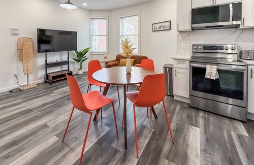 Columbus Park - Andrew Square Apartment | Southie! 2Bedroom, Washer/Dryer in unit!