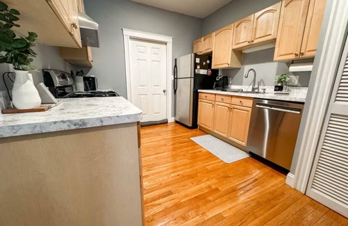 Columbus Park - Andrew Square Condo | Southie Condo - Near Subway - Bring Pets - Pool Table