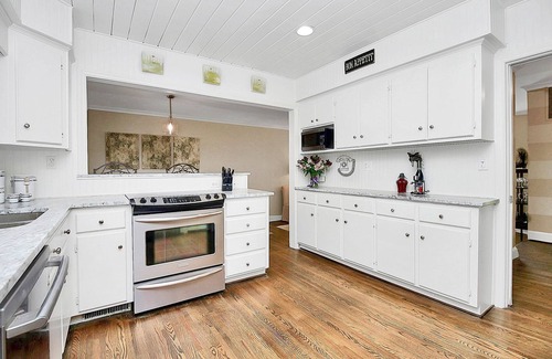 Barclay Downs House | SouthPark Comfort and Convenience 4 bed/3 bath!