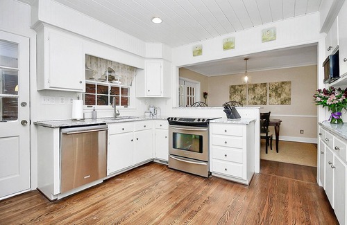 Barclay Downs House | SouthPark Comfort and Convenience 4 bed/3 bath!