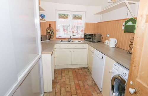 Southrepps Cottage | SOUTHREPPS LODGE, pet friendly, with open fire in Southrepps