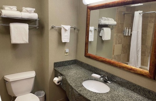 Bemidji Hotel | SouthShore Hotel on Lake Bemidji, Trademark Coll by Wyndham