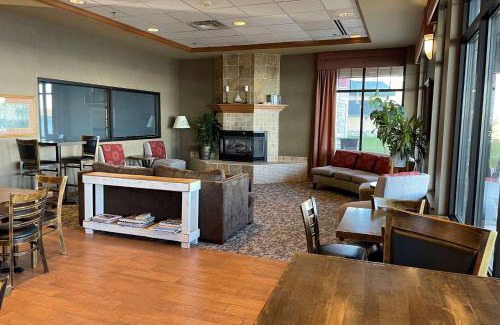 Bemidji Hotel | SouthShore Hotel on Lake Bemidji, Trademark Coll by Wyndham