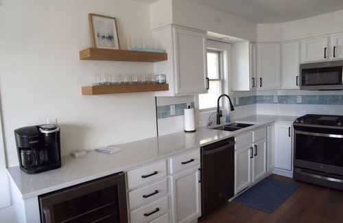 Bradley House | Southshore Lakehouse on Gun Lake -Like New Home on Goldcoast of Gun Lake