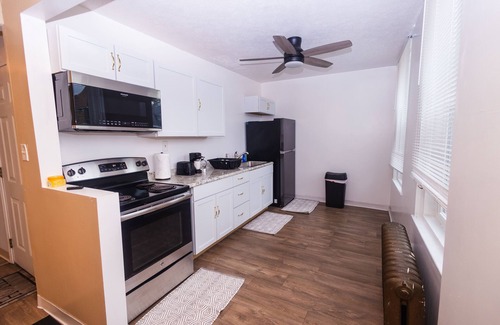 Pittsburgh Apartment | Southside apartment 2 bedroom and Pet-friendly 10 minutes from downtown
